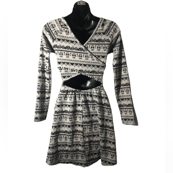 Black n White Aztec Patterned Dress - Picture 3 of 5